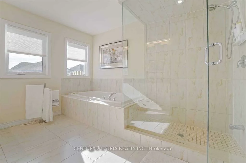51, Temple, Sharon, East Gwillimbury