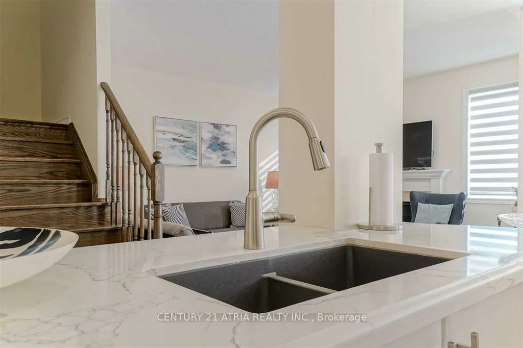 51, Temple, Sharon, East Gwillimbury