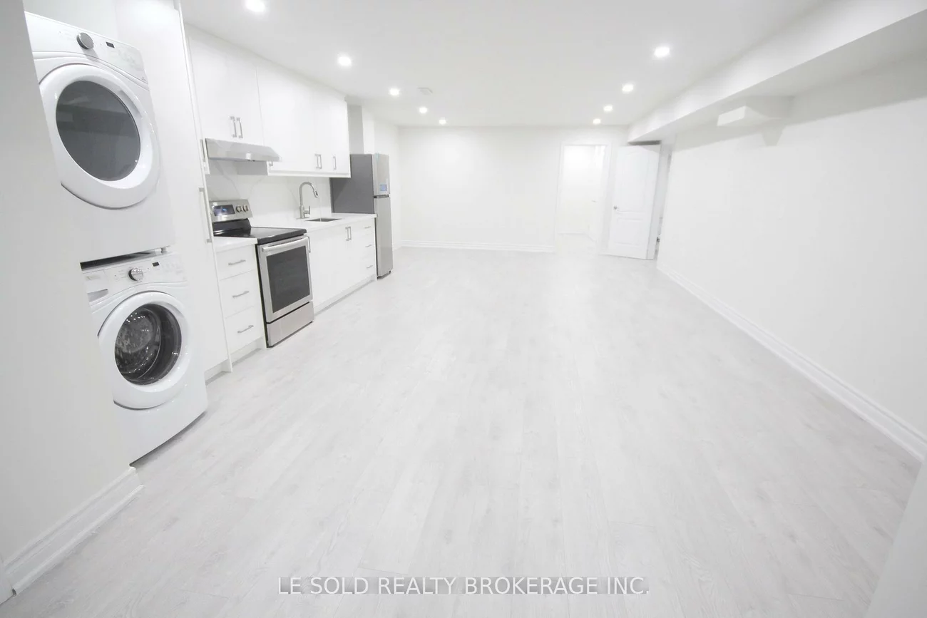 7, Pear Blossom, Holland Landing, East Gwillimbury