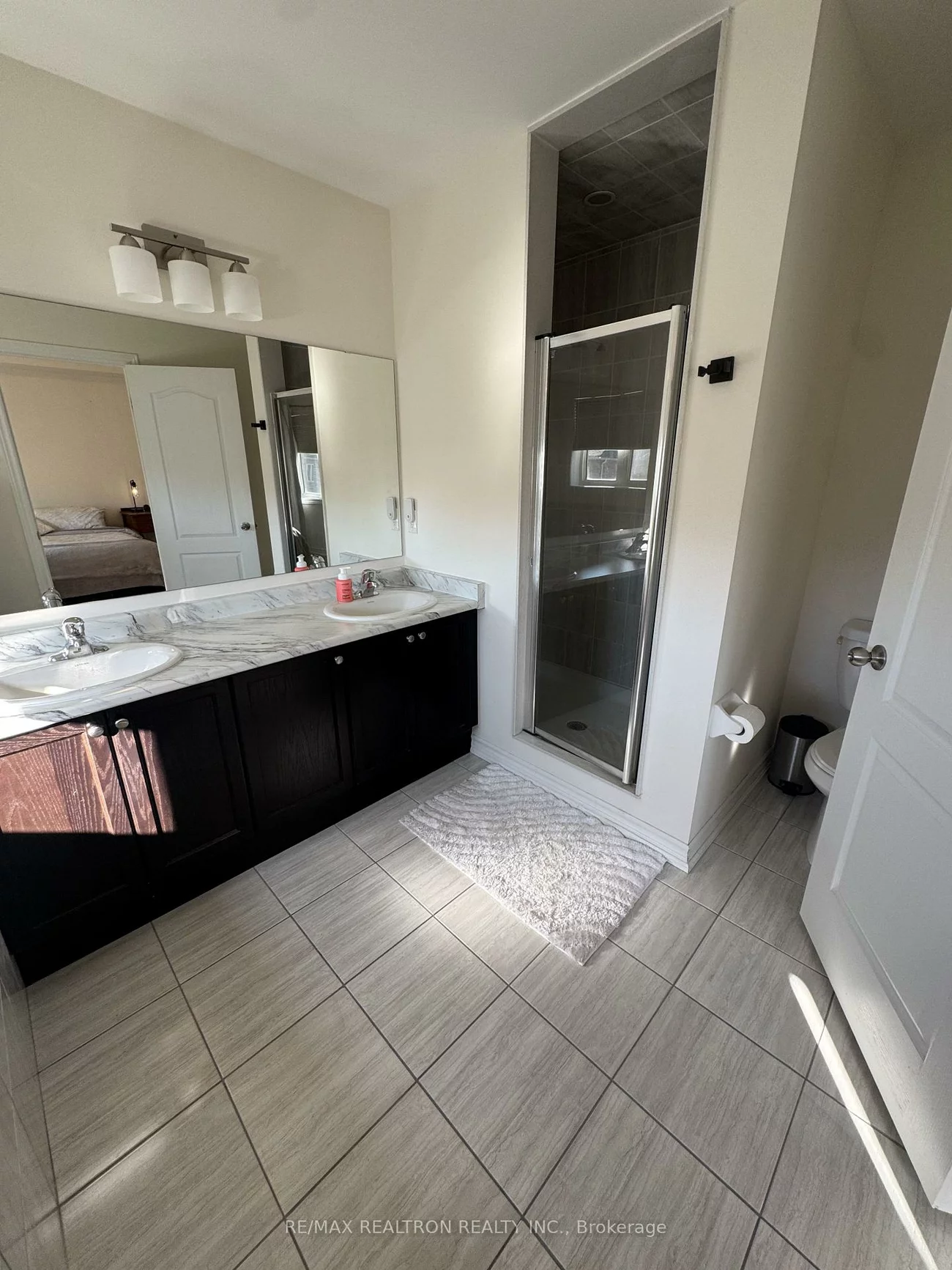 49, Mondial, Queensville, East Gwillimbury