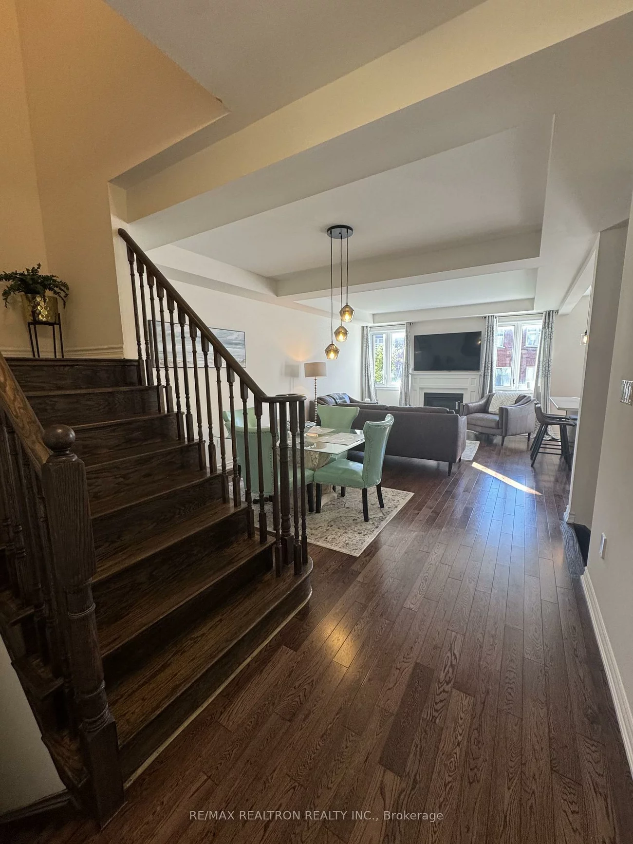 49, Mondial, Queensville, East Gwillimbury