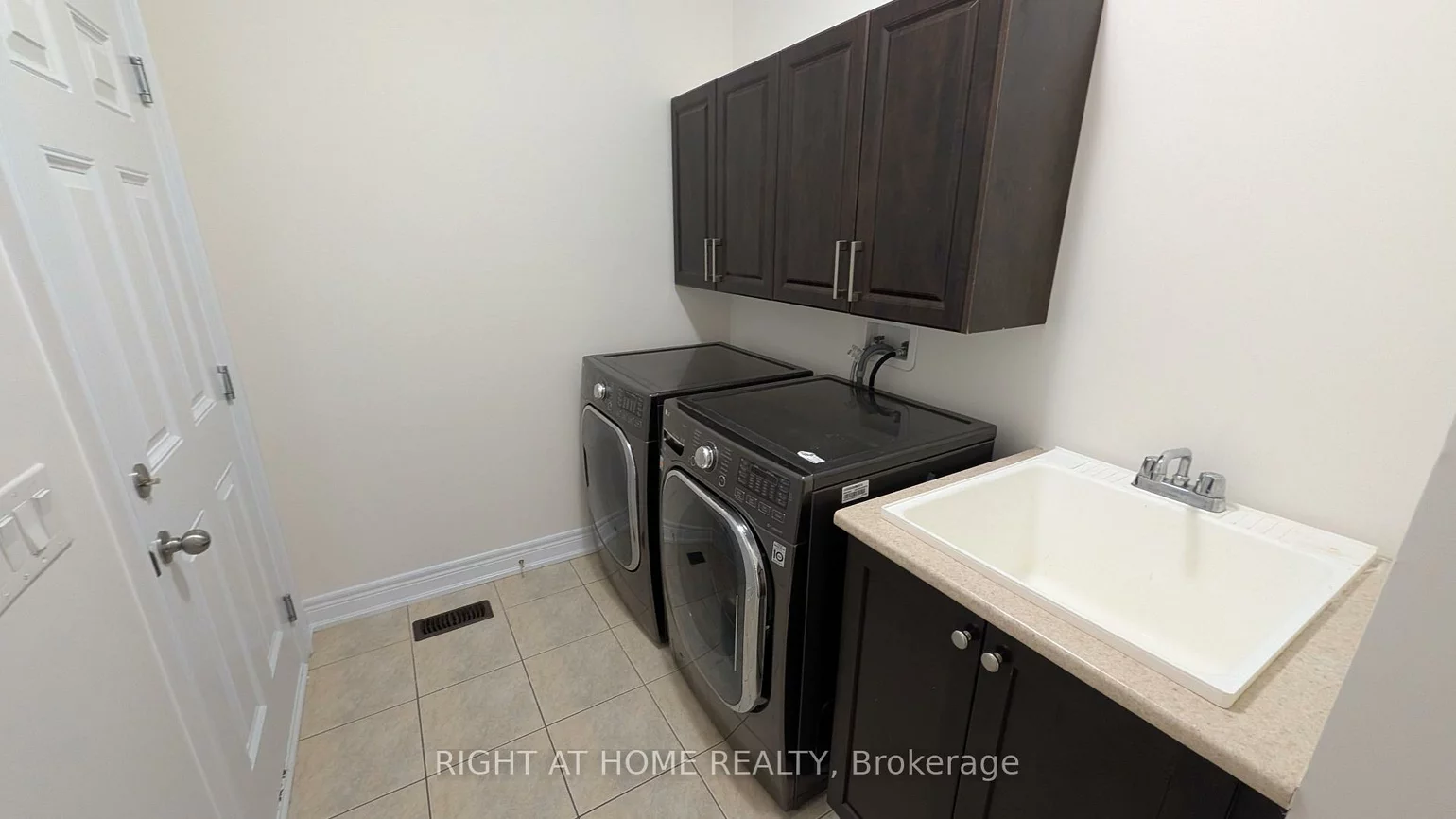 29, Mondial, Queensville, East Gwillimbury