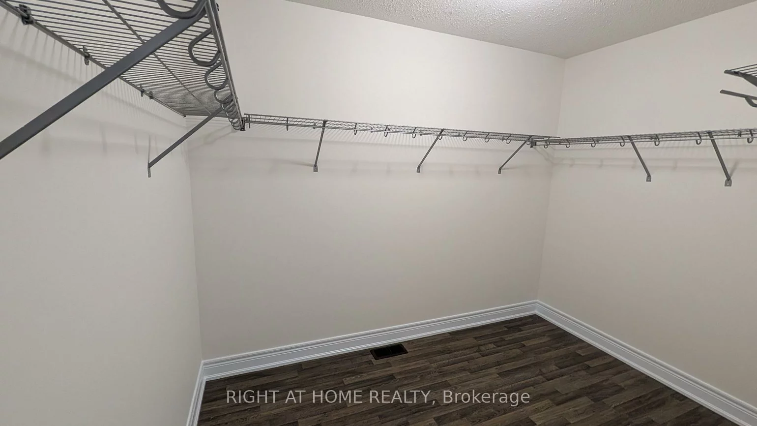 29, Mondial, Queensville, East Gwillimbury