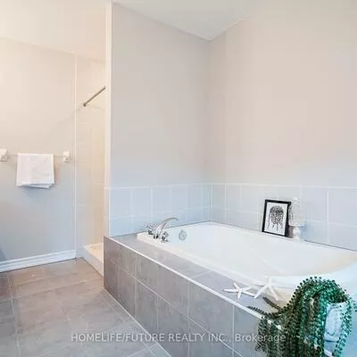 53, Mondial, Rural East Gwillimbury, East Gwillimbury