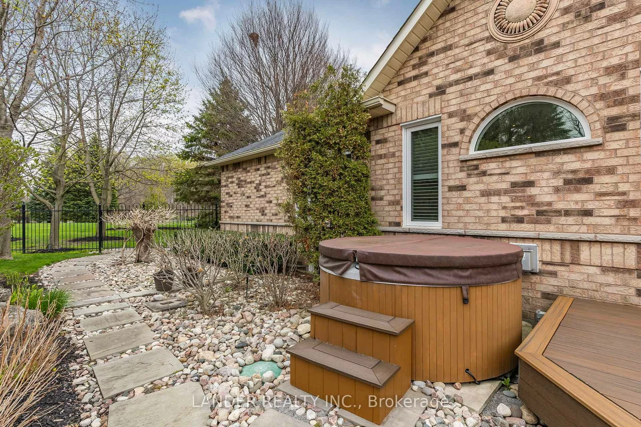 100, Colonel Wayling, Sharon, East Gwillimbury