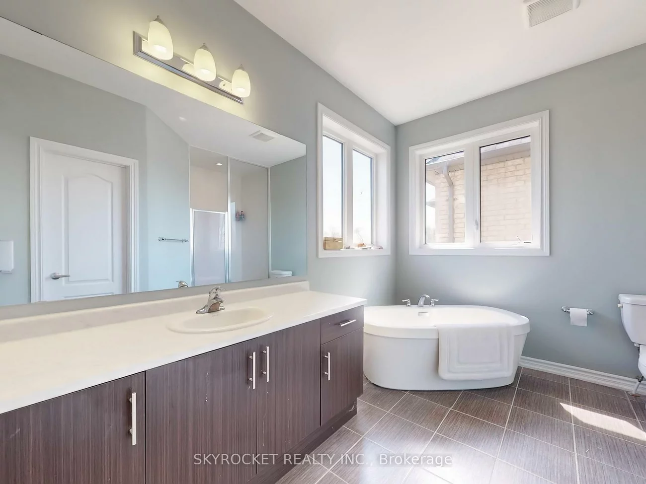 15, Chessington, Queensville, East Gwillimbury