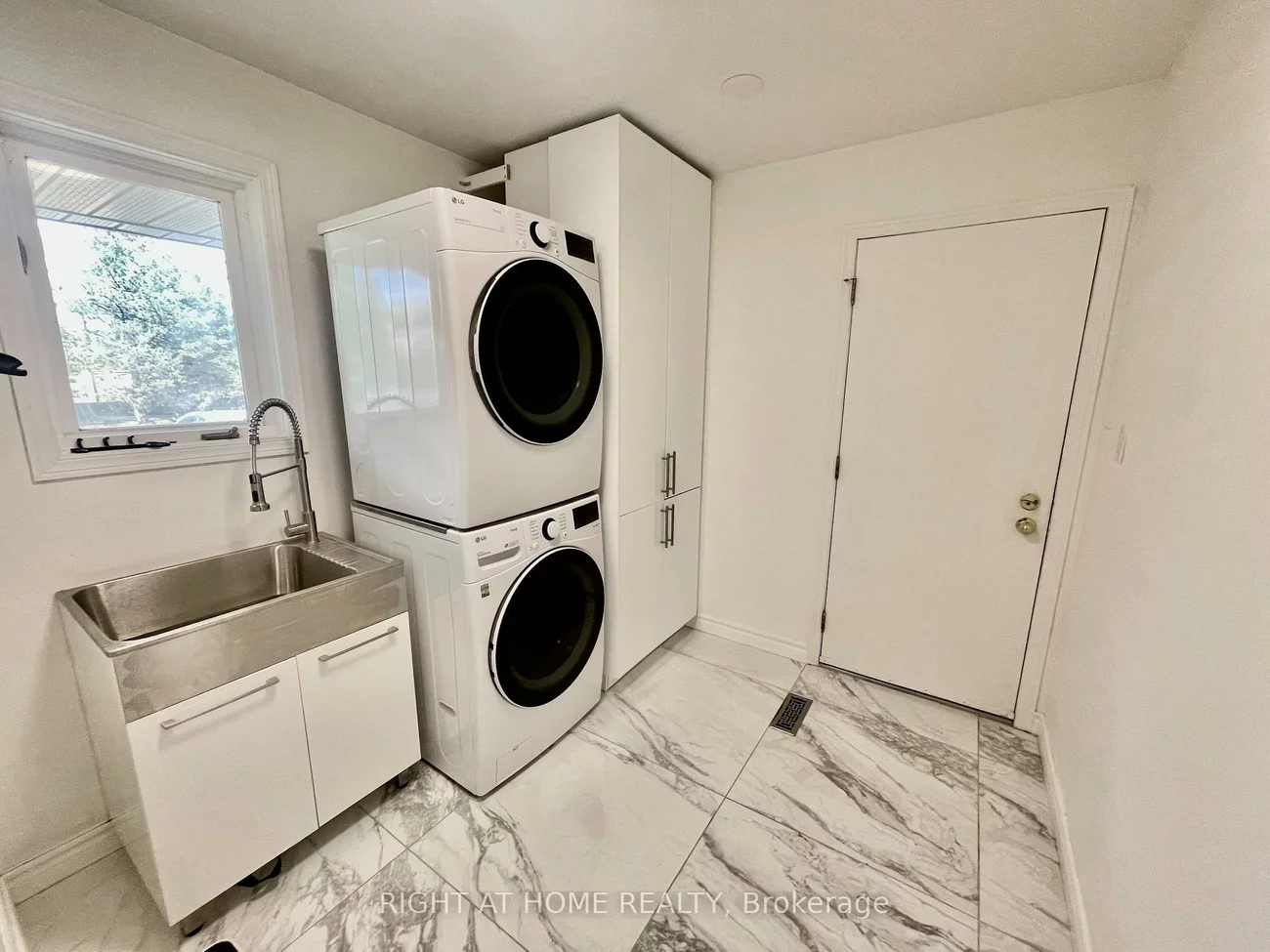 42, William, Sharon, East Gwillimbury