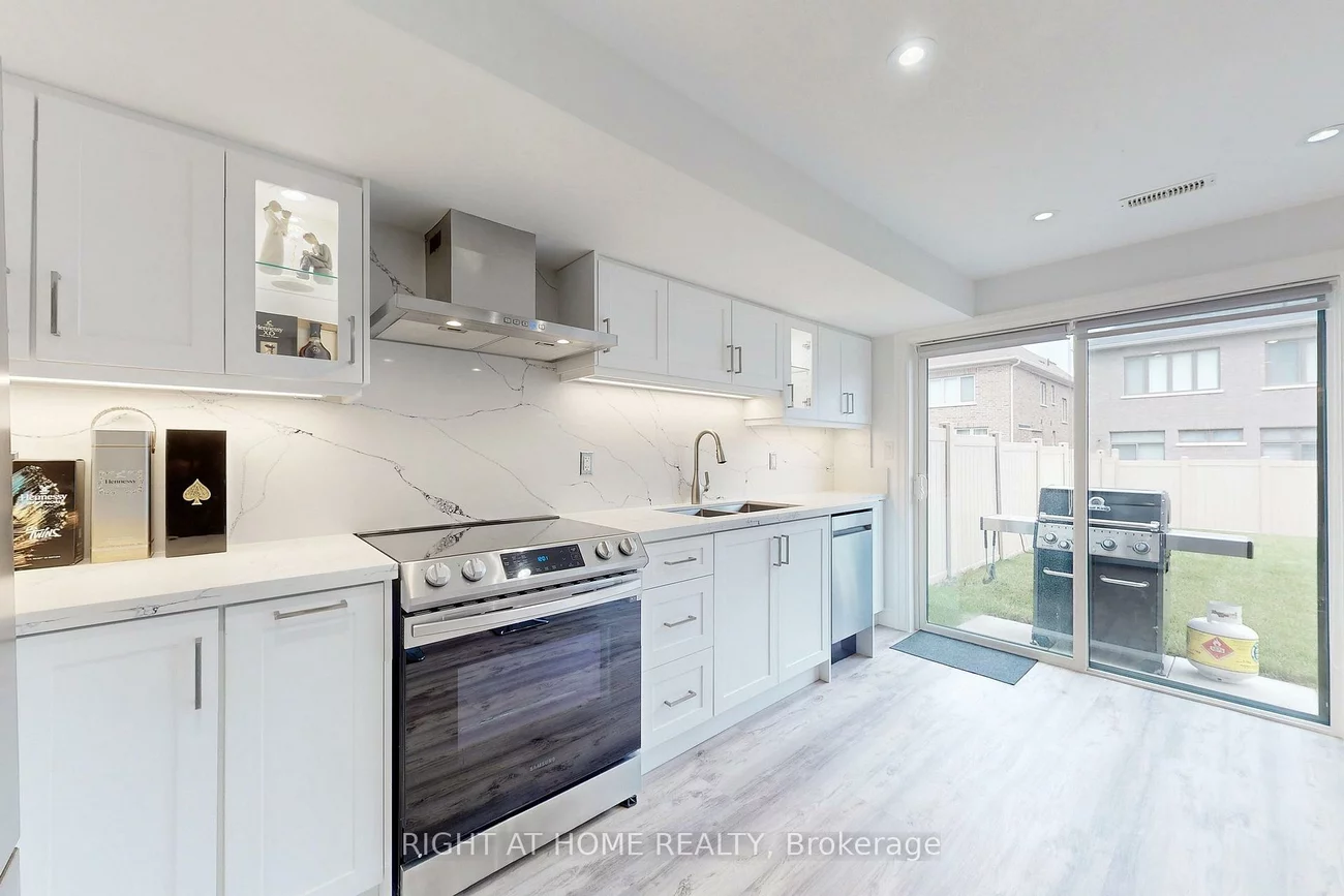 9, John Smith, Holland Landing, East Gwillimbury