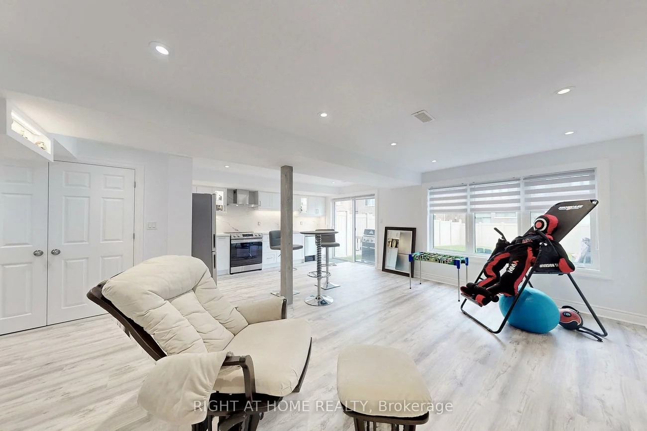 9, John Smith, Holland Landing, East Gwillimbury