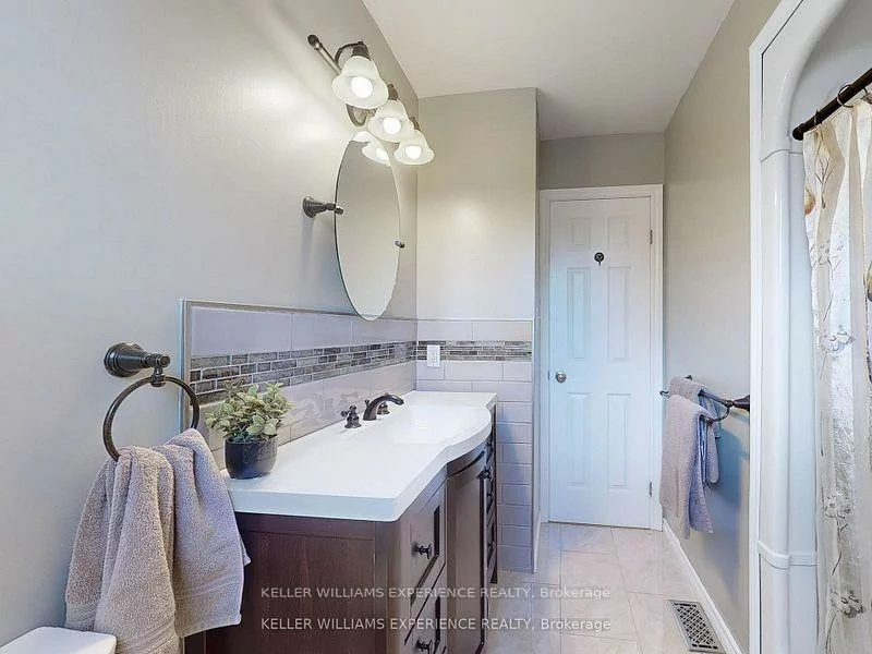 27, Willow, Holland Landing, East Gwillimbury
