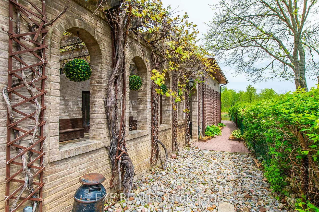 233, Sand, Holland Landing, East Gwillimbury