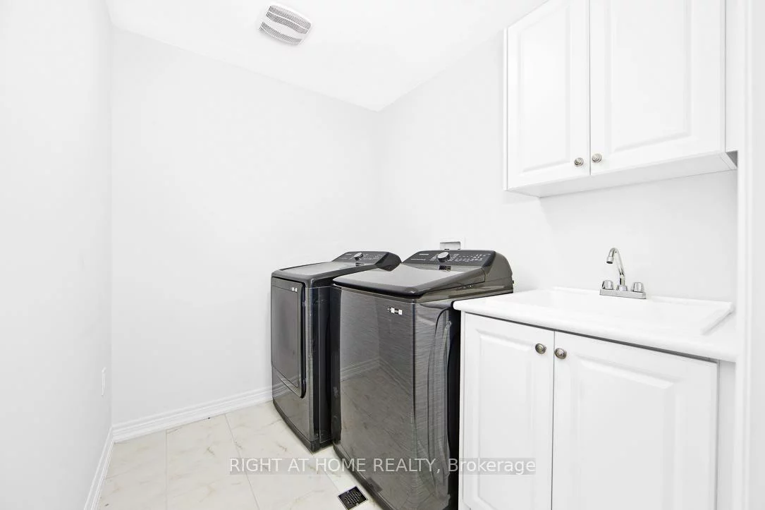 46, Frederick Taylor, Mt Albert, East Gwillimbury