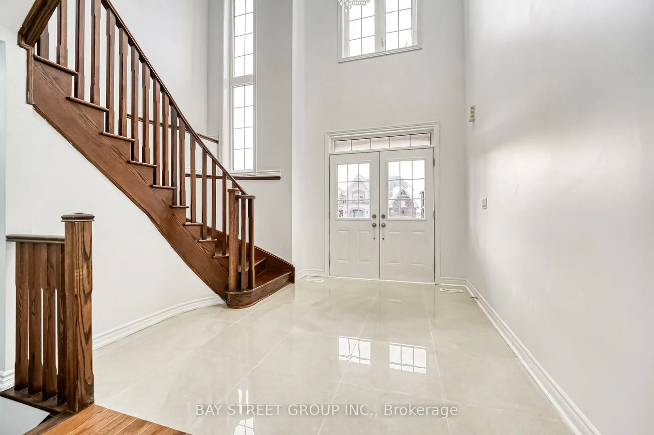 82, Manor Hampton, Sharon, East Gwillimbury