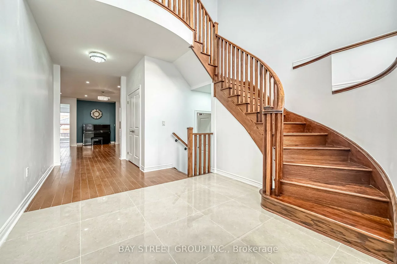 82, Manor Hampton, Sharon, East Gwillimbury