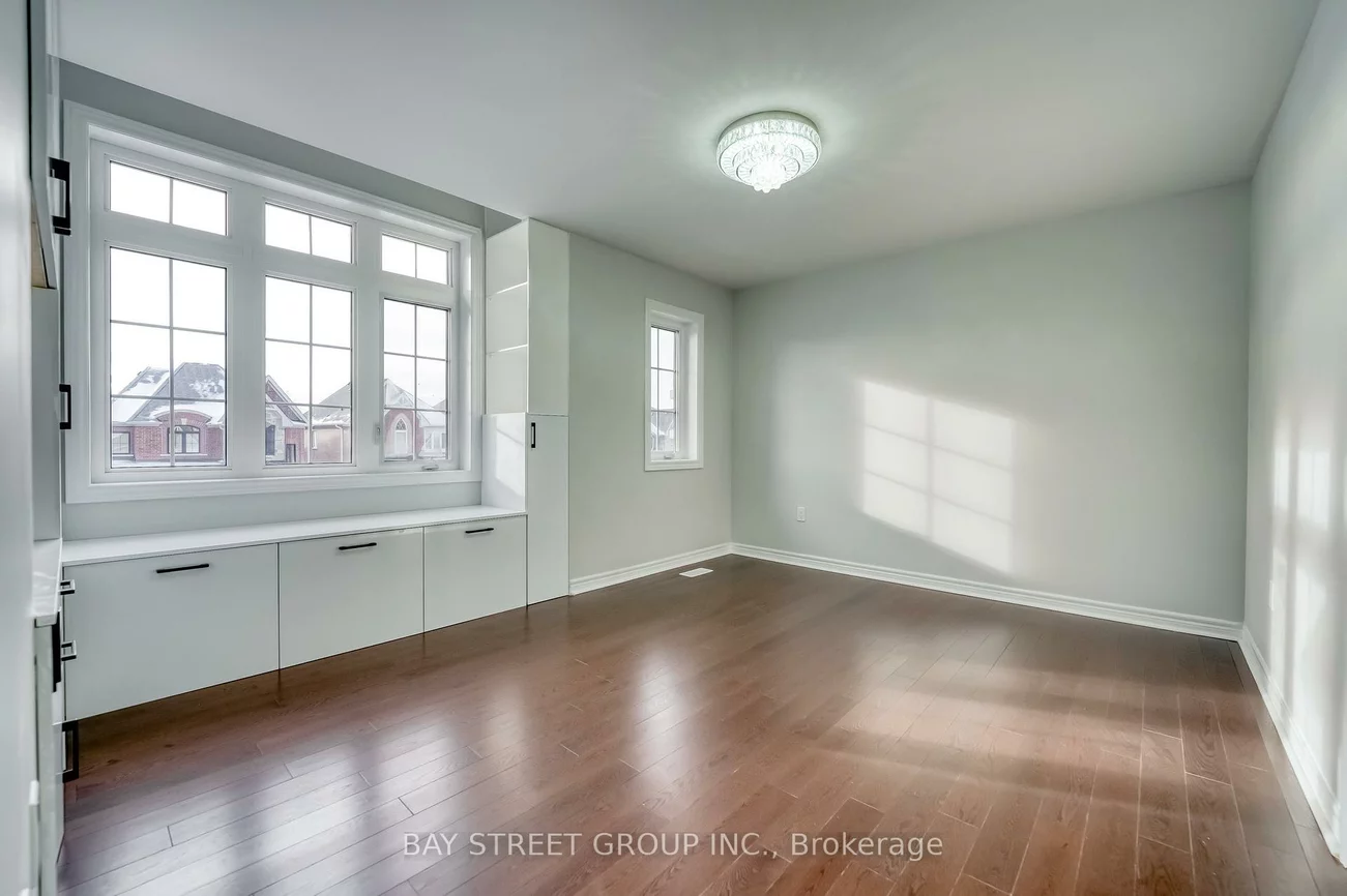 82, Manor Hampton, Sharon, East Gwillimbury