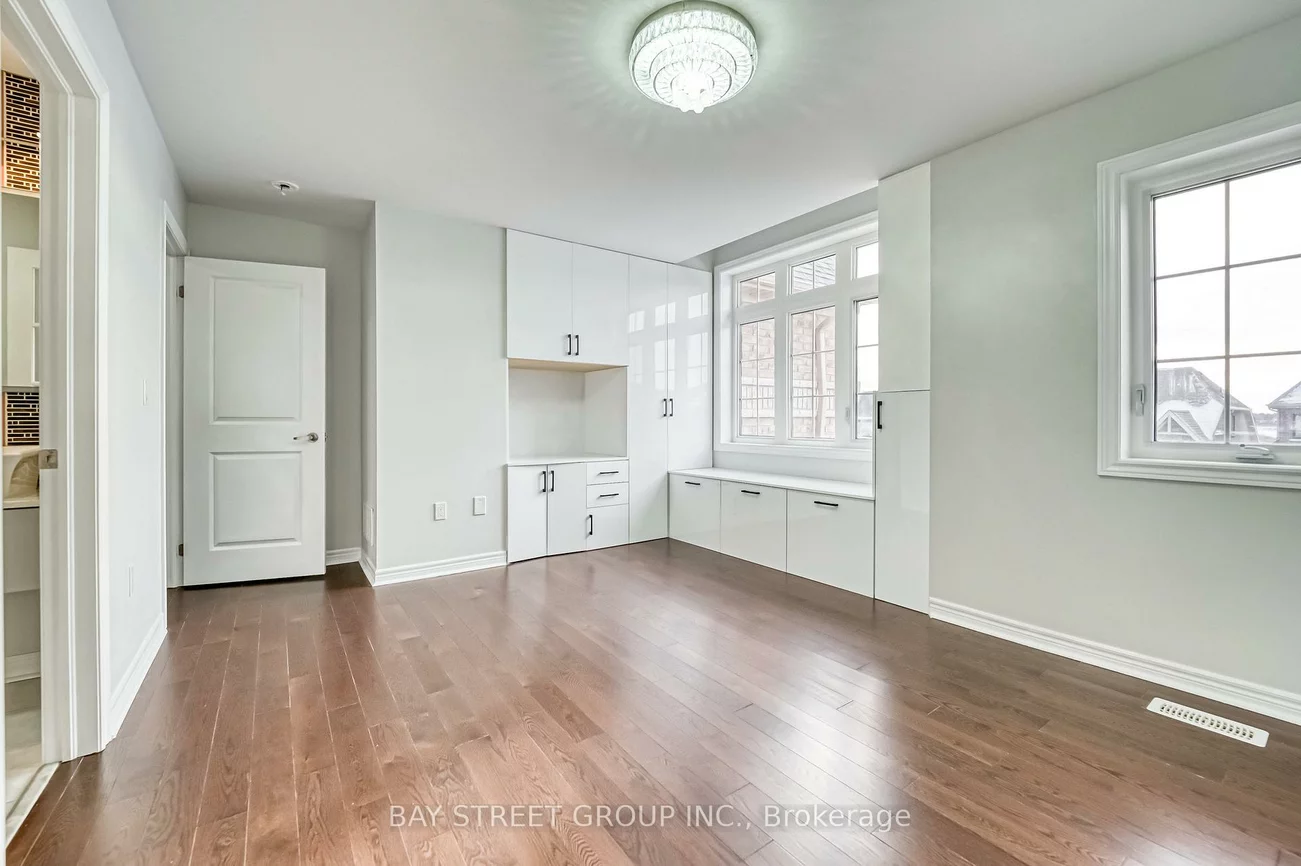 82, Manor Hampton, Sharon, East Gwillimbury