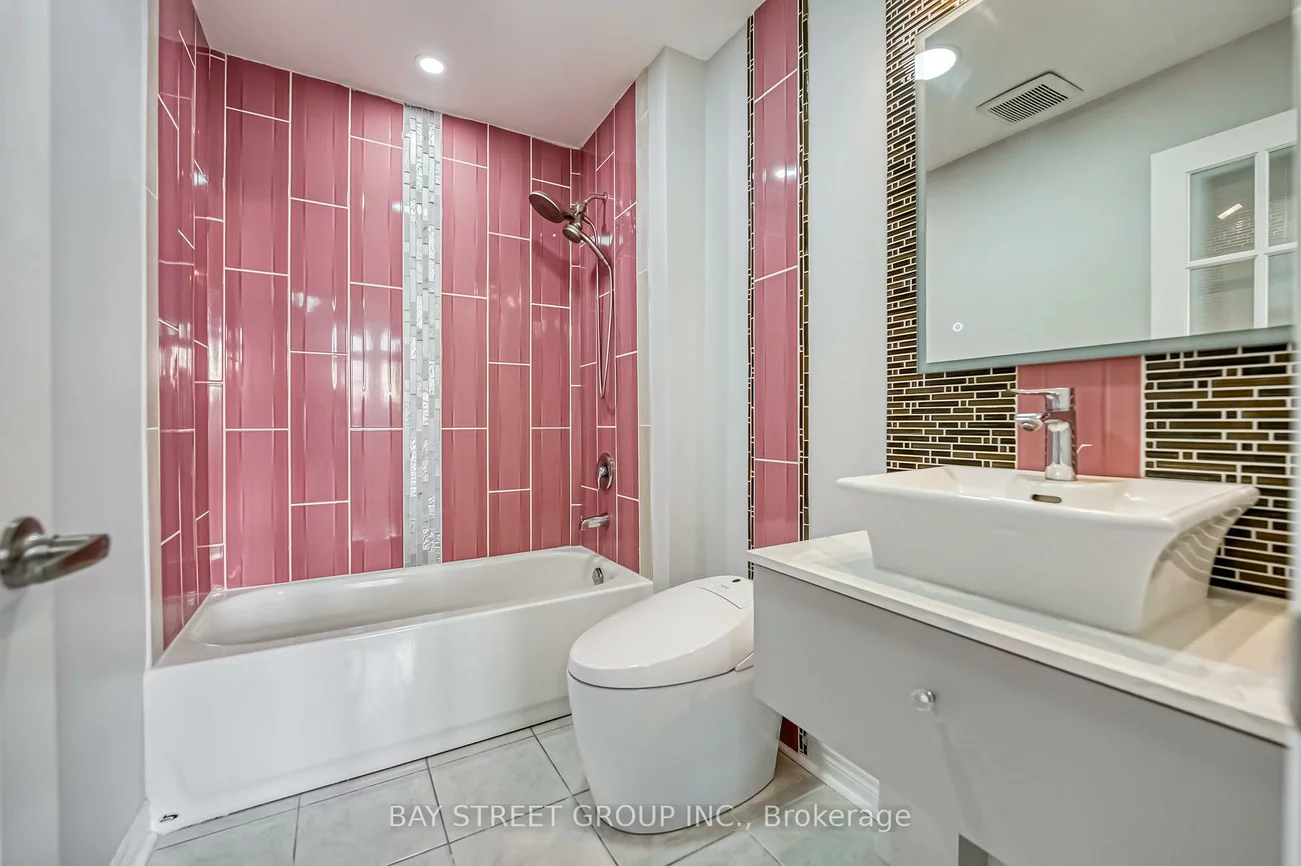 82, Manor Hampton, Sharon, East Gwillimbury