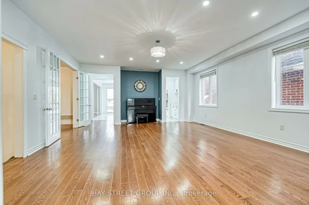 82, Manor Hampton, Sharon, East Gwillimbury