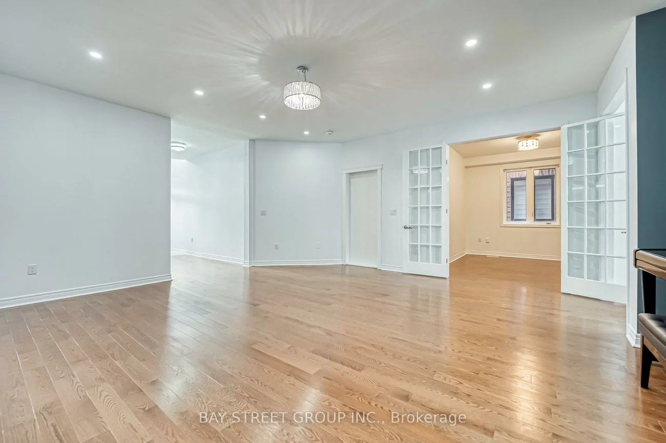 82, Manor Hampton, Sharon, East Gwillimbury