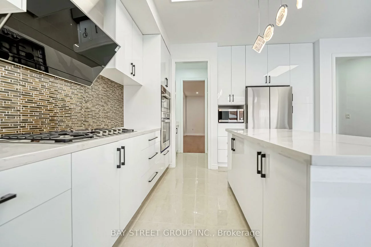 82, Manor Hampton, Sharon, East Gwillimbury