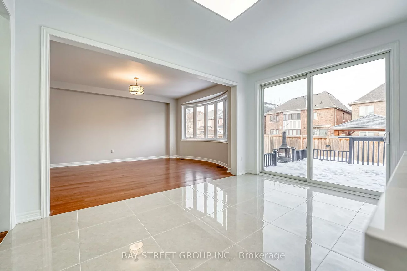 82, Manor Hampton, Sharon, East Gwillimbury
