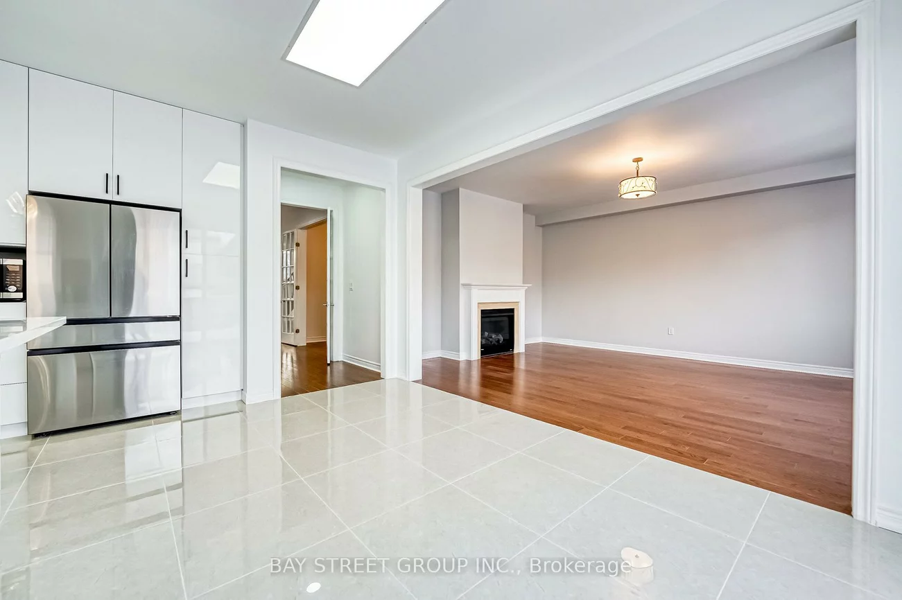 82, Manor Hampton, Sharon, East Gwillimbury