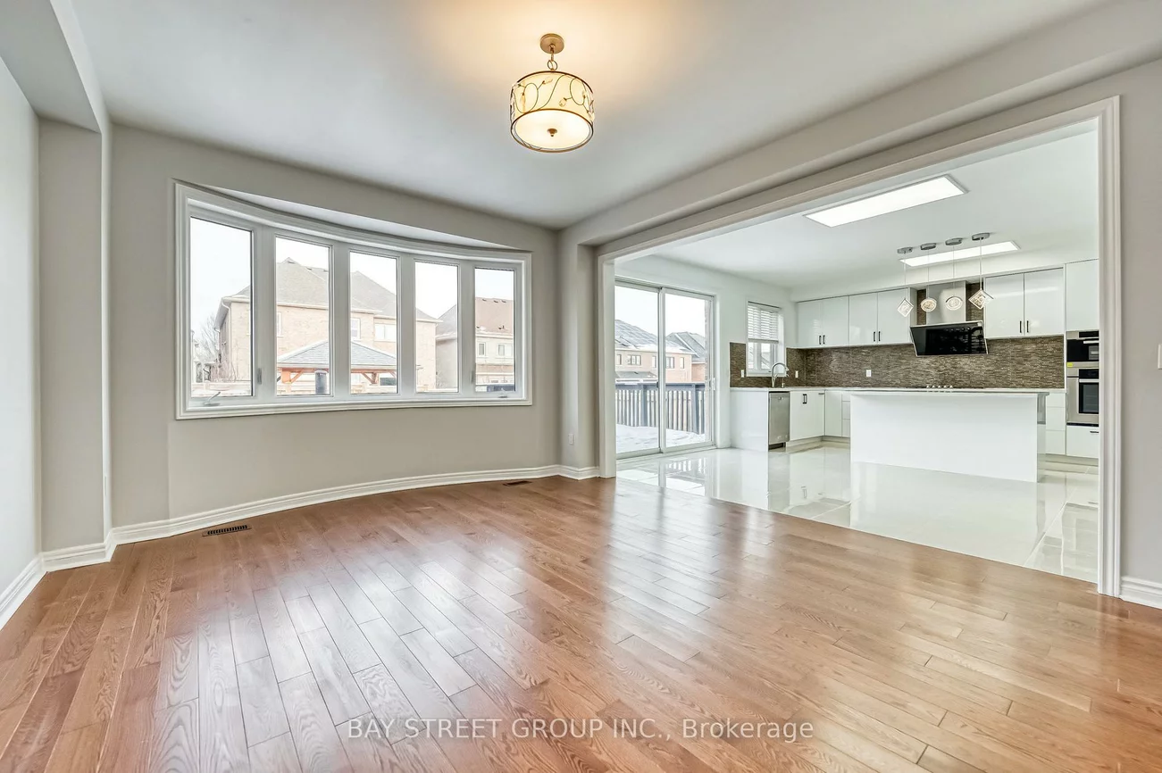 82, Manor Hampton, Sharon, East Gwillimbury