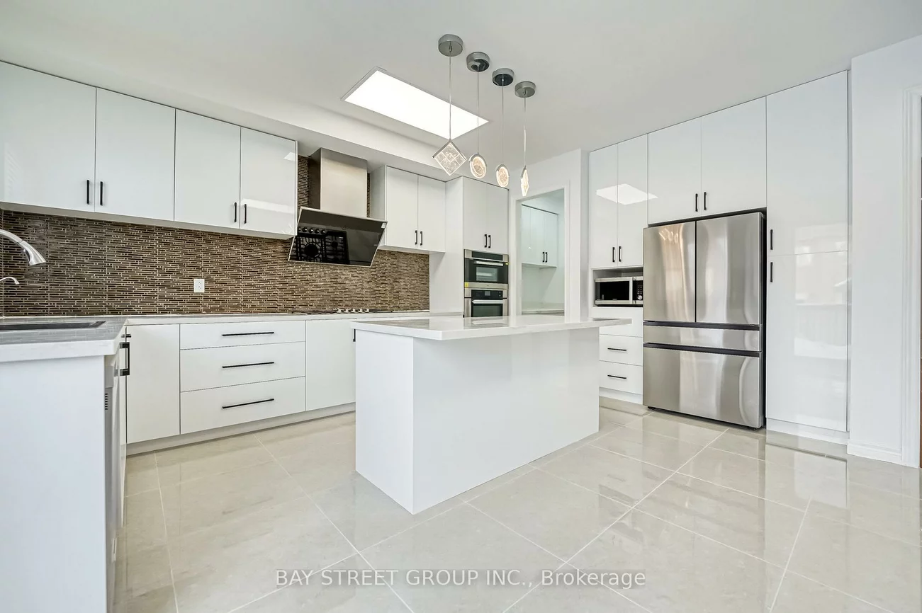 82, Manor Hampton, Sharon, East Gwillimbury