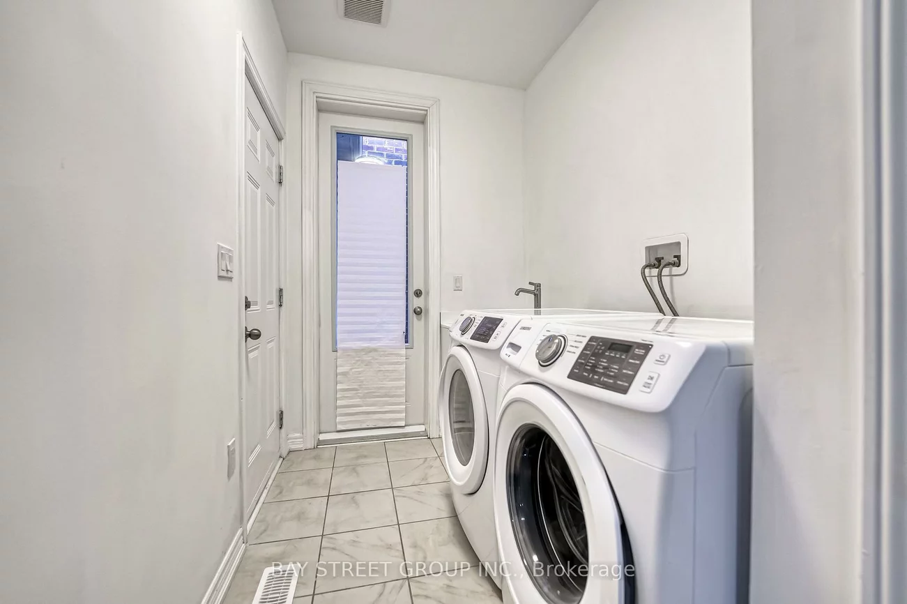 82, Manor Hampton, Sharon, East Gwillimbury