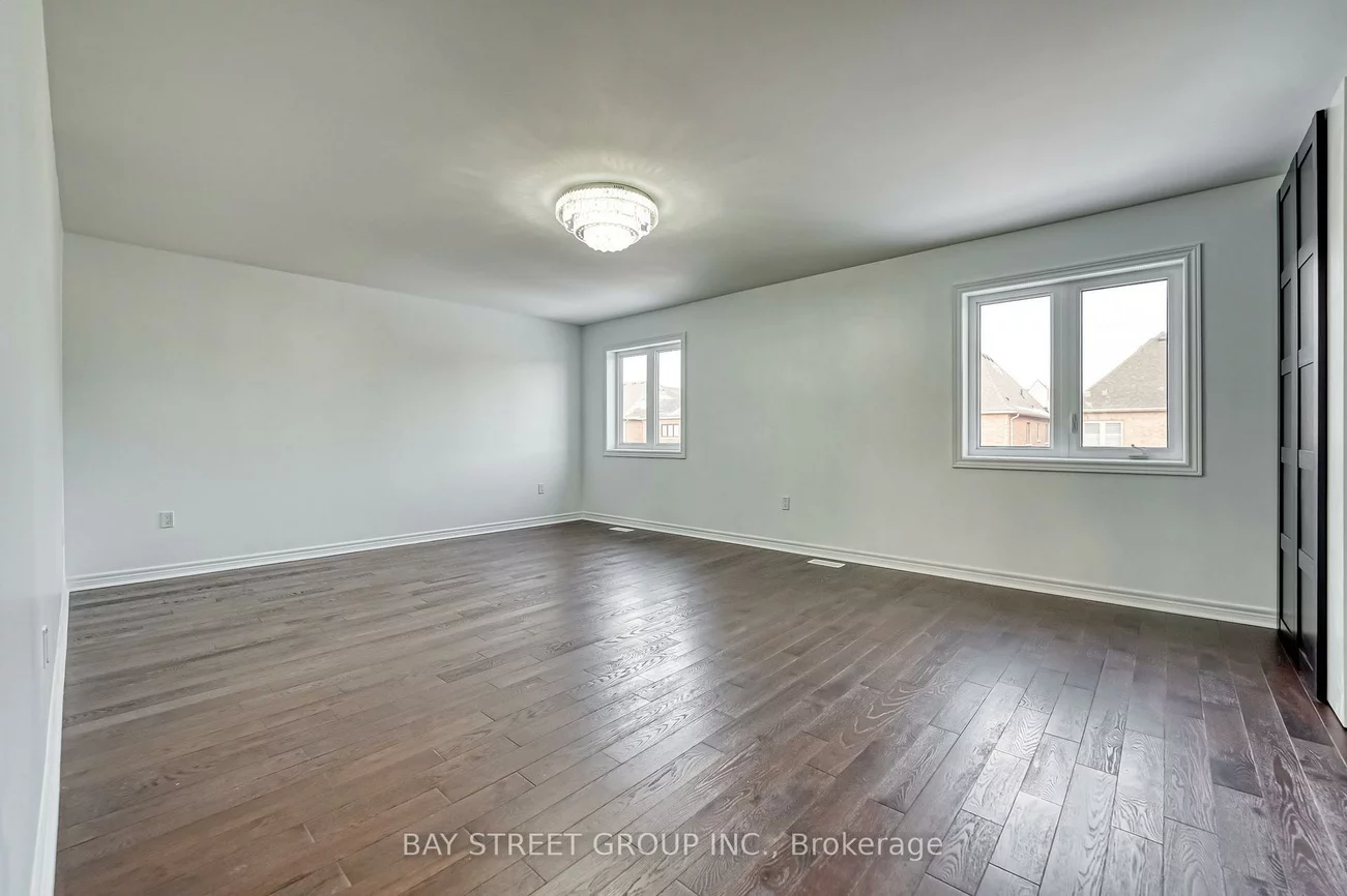 82, Manor Hampton, Sharon, East Gwillimbury