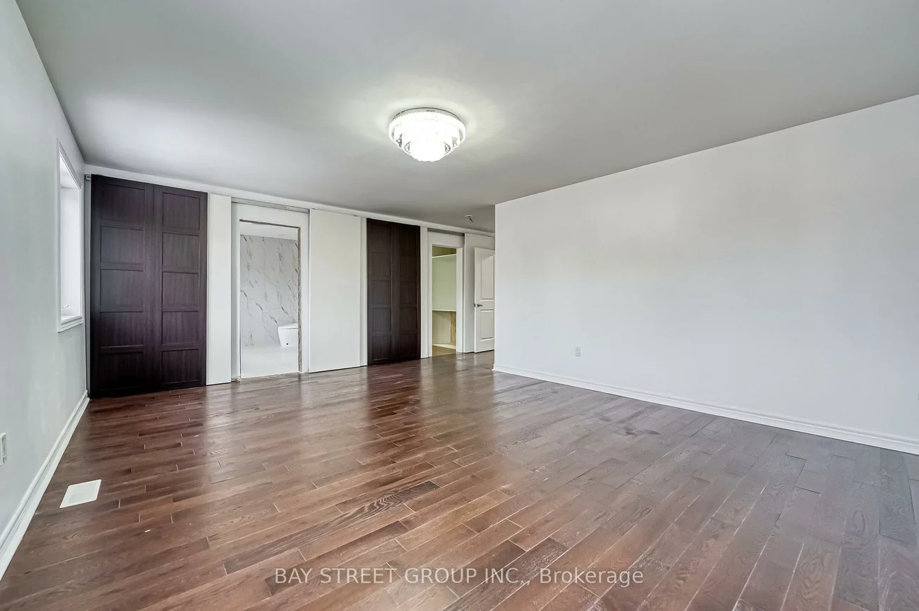 82, Manor Hampton, Sharon, East Gwillimbury