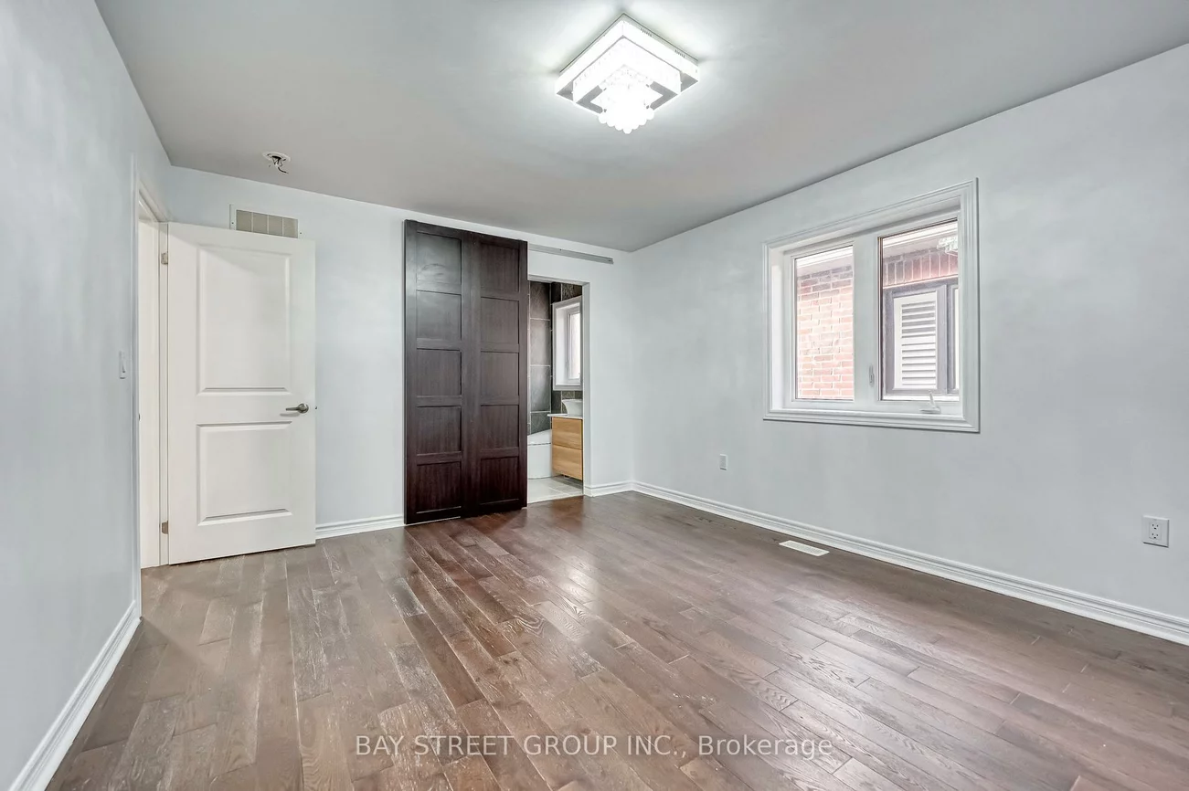 82, Manor Hampton, Sharon, East Gwillimbury
