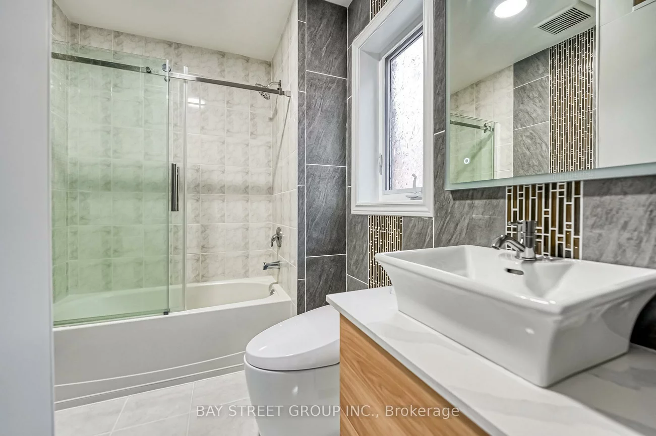 82, Manor Hampton, Sharon, East Gwillimbury