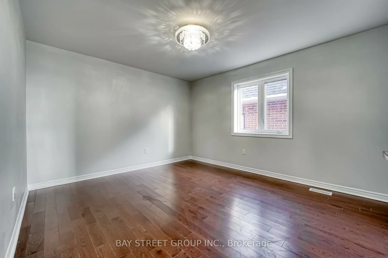 82, Manor Hampton, Sharon, East Gwillimbury