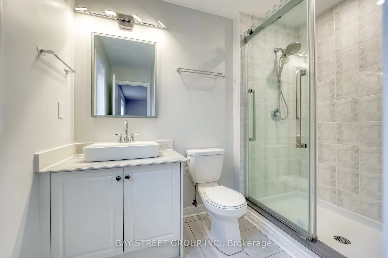 82, Manor Hampton, Sharon, East Gwillimbury