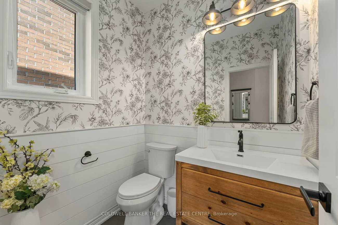 32, Manor Hampton, Sharon, East Gwillimbury