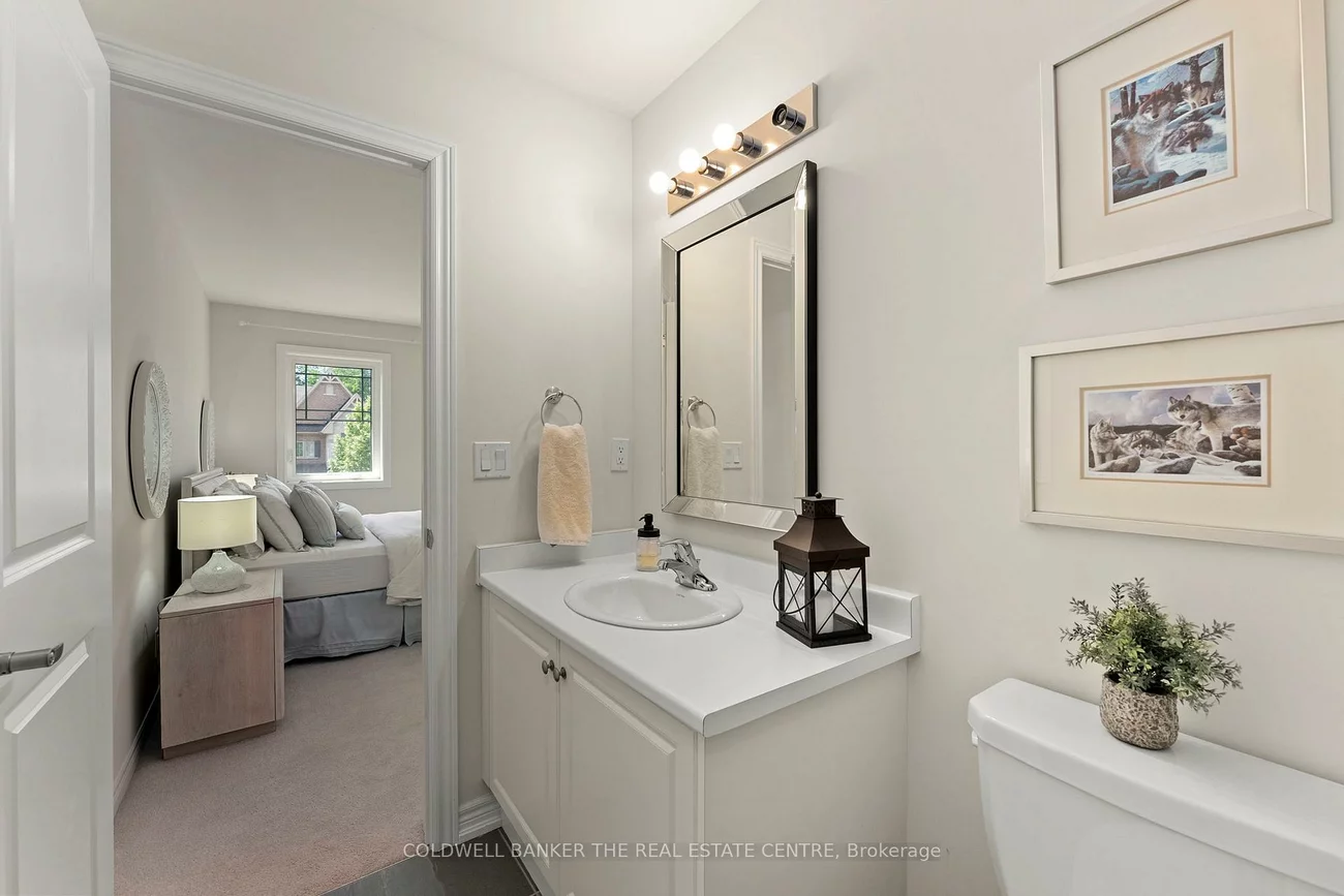 32, Manor Hampton, Sharon, East Gwillimbury
