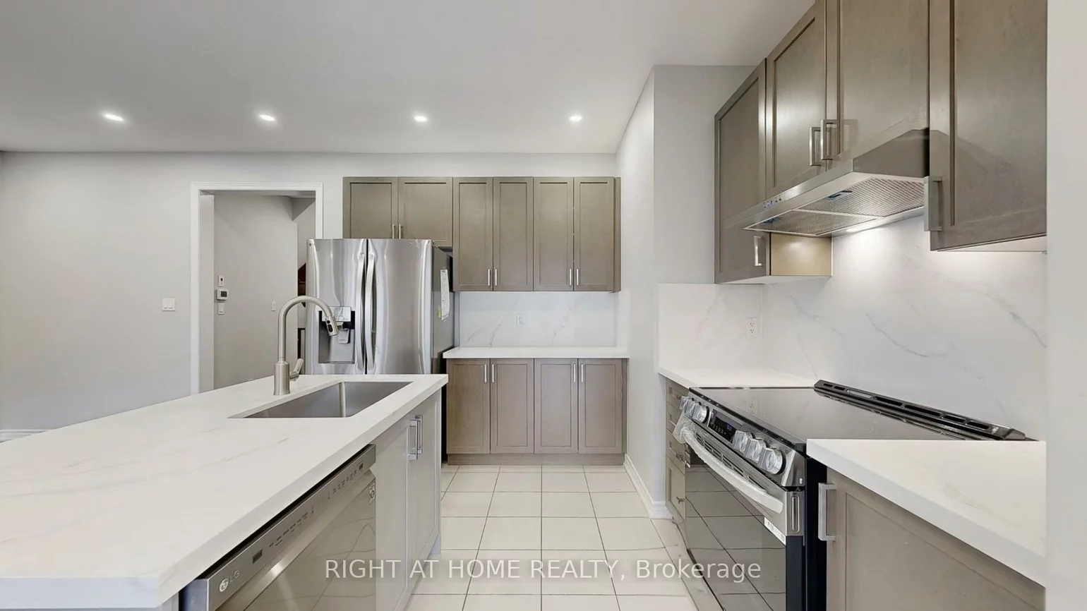 71, Mondial, Queensville, East Gwillimbury