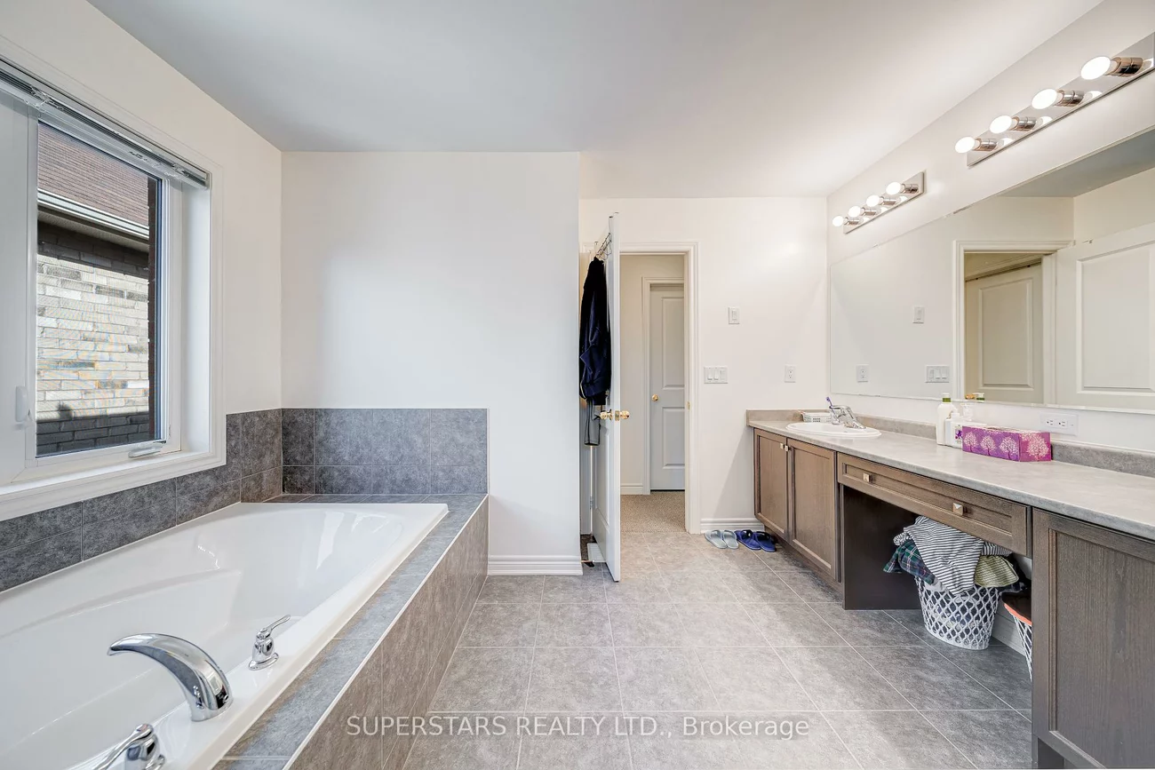 7, Kenneth Ross, Sharon, East Gwillimbury
