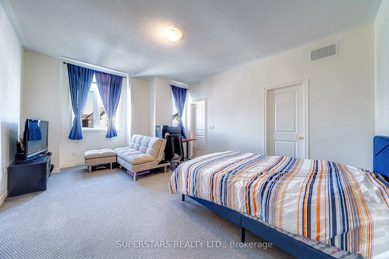 7, Kenneth Ross, Sharon, East Gwillimbury