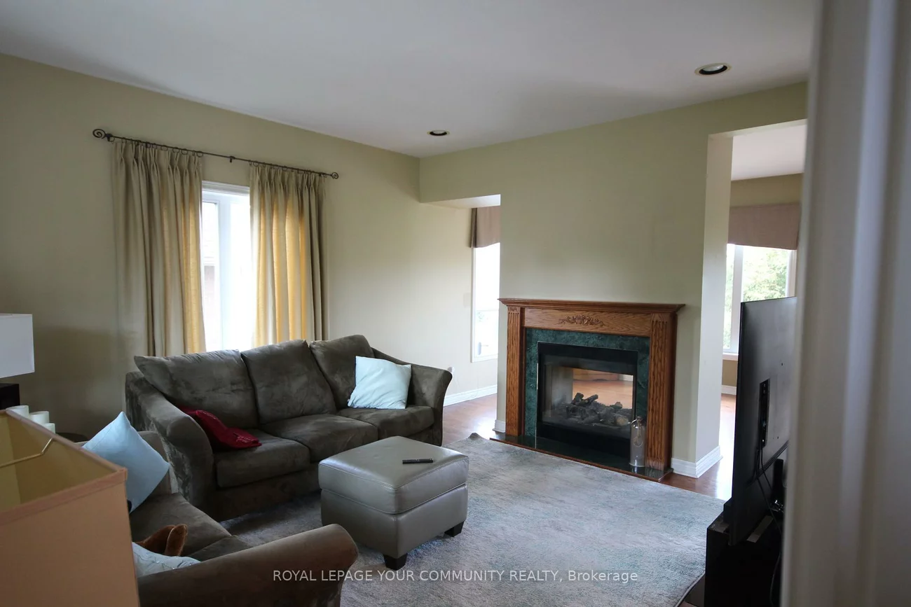 22, Whitebirch, Sharon, East Gwillimbury