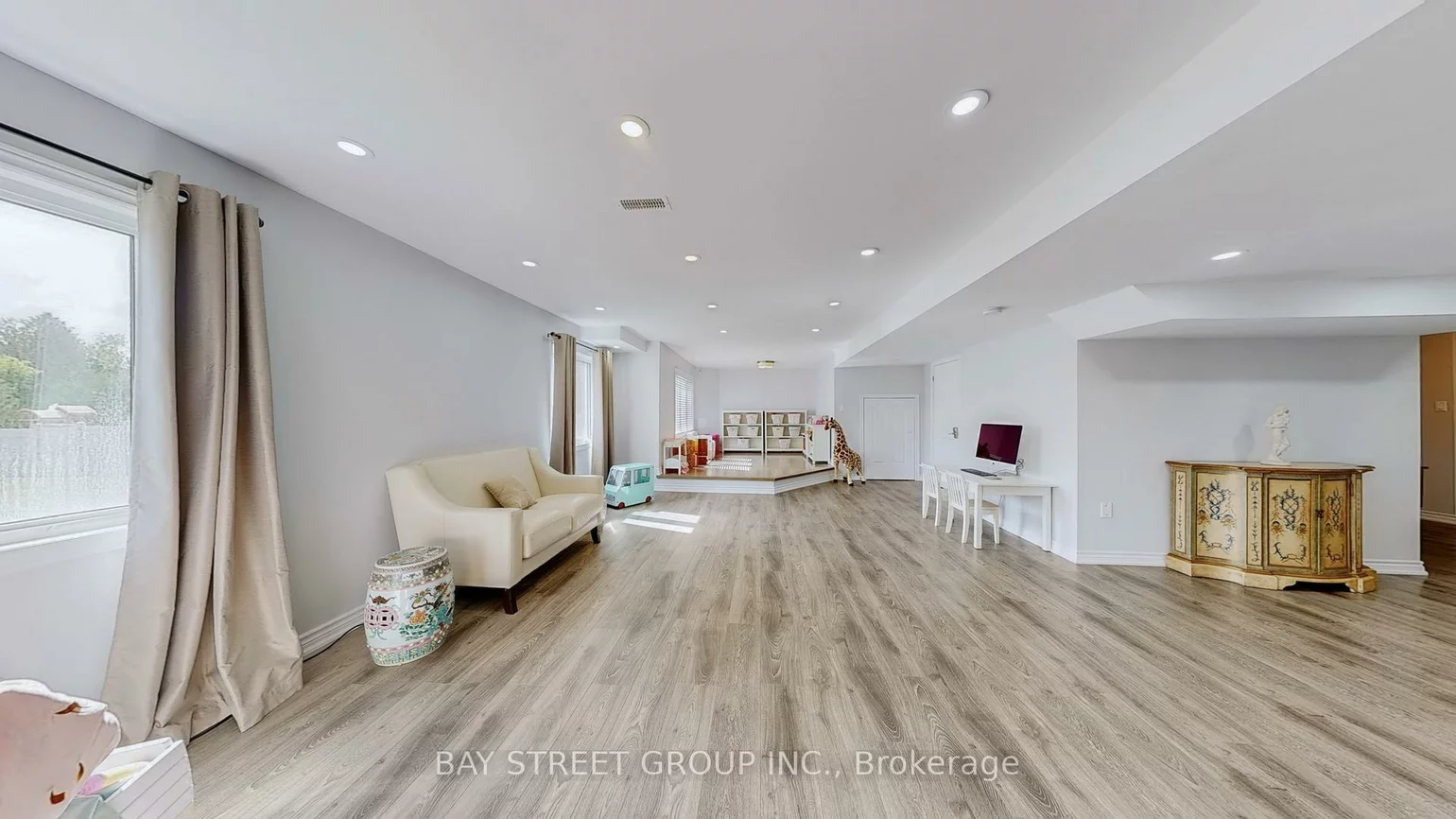 71, MANOR GLEN, Mt Albert, East Gwillimbury