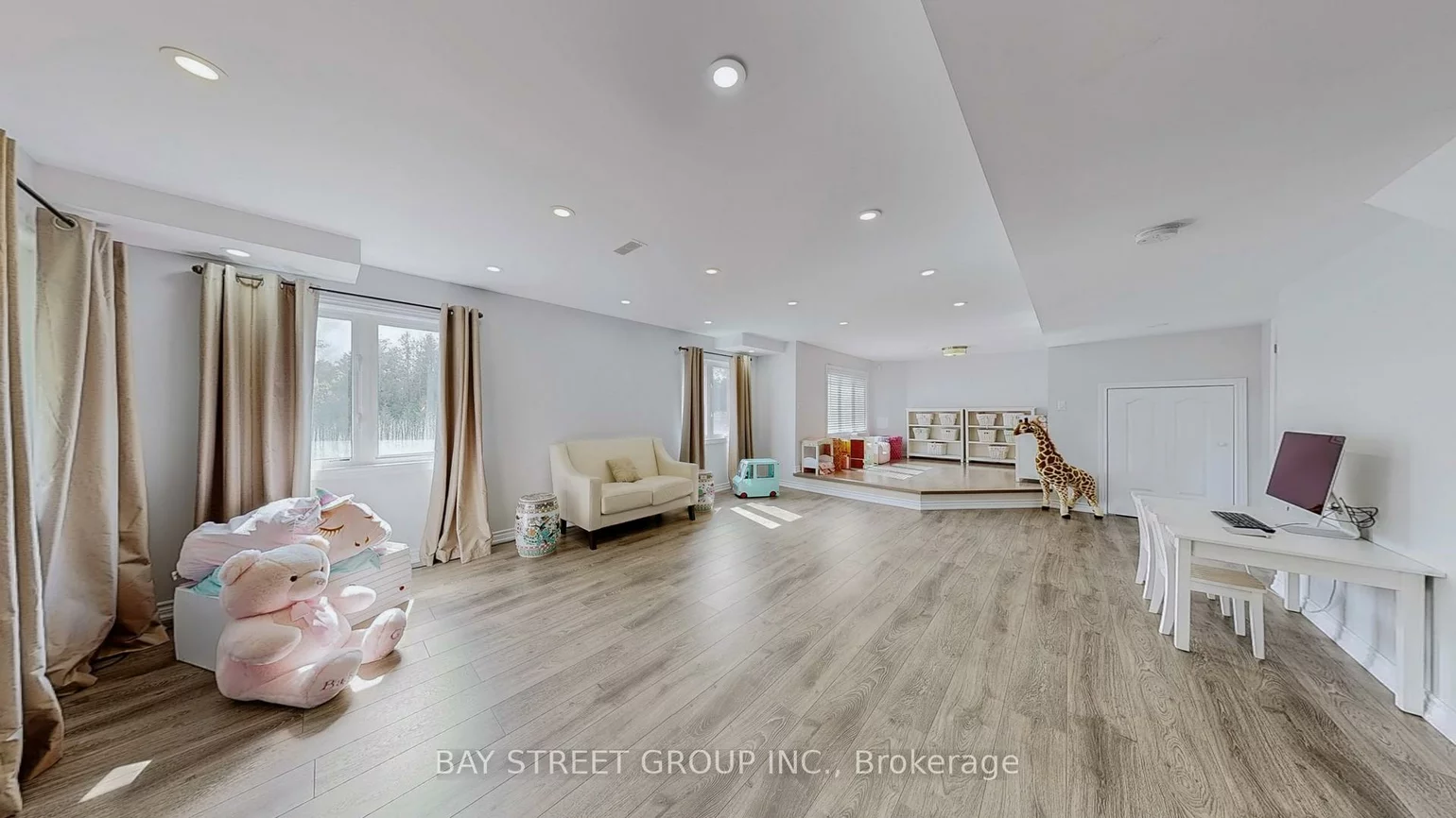 71, MANOR GLEN, Mt Albert, East Gwillimbury