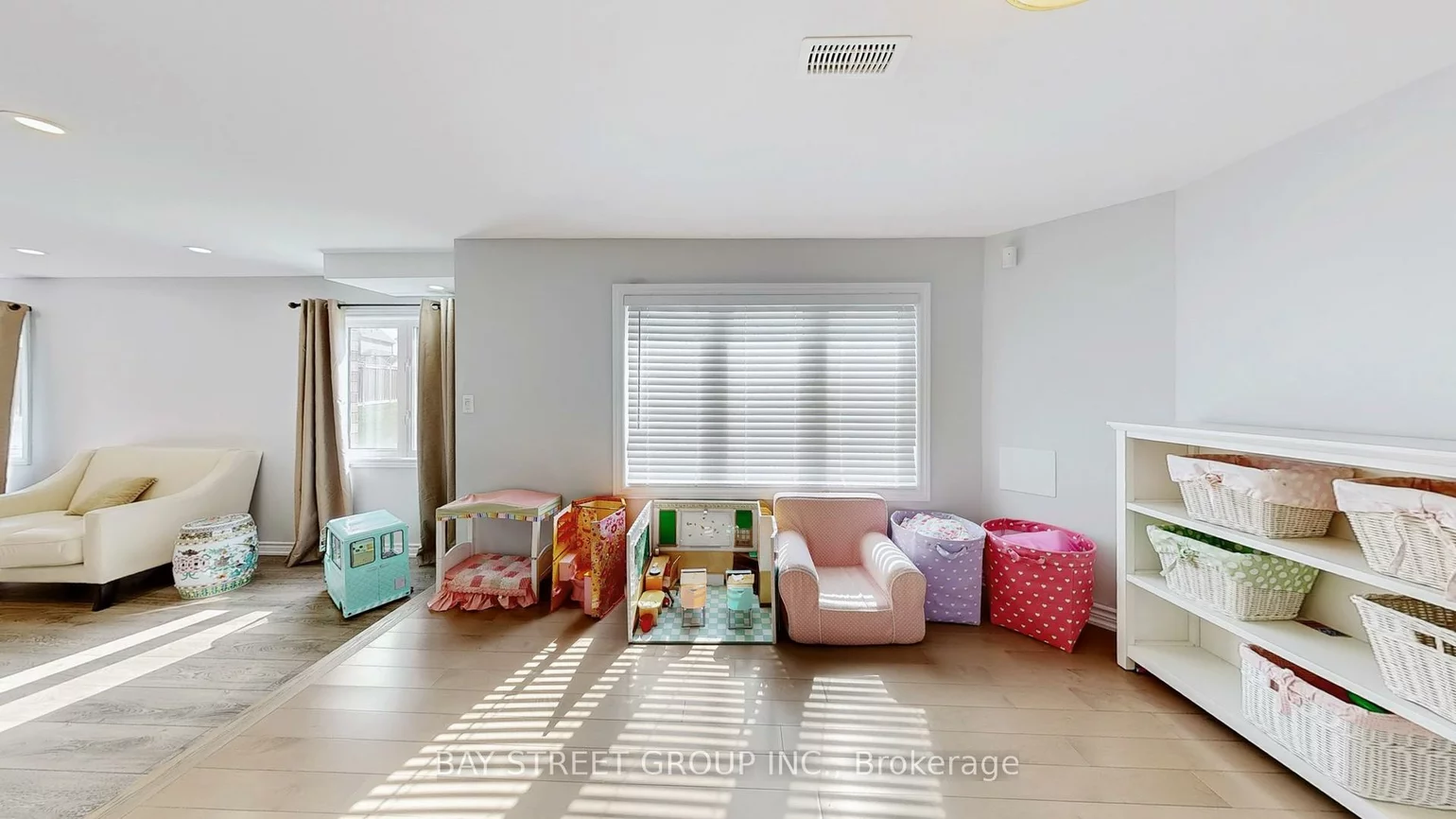 71, MANOR GLEN, Mt Albert, East Gwillimbury