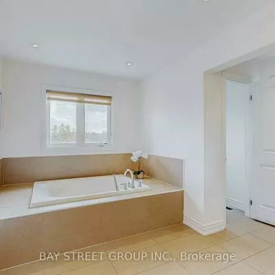 71, MANOR GLEN, Mt Albert, East Gwillimbury
