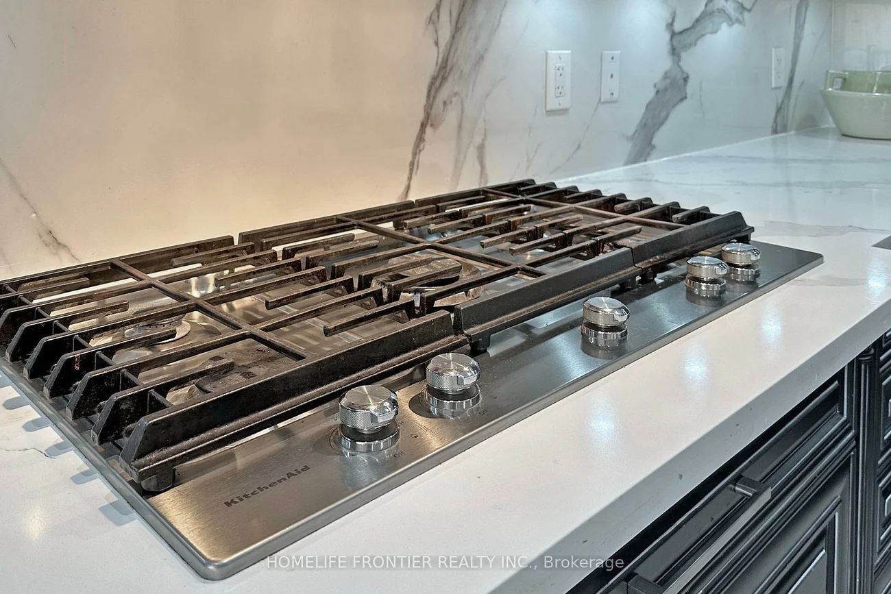 24, Manor Glen, Mt Albert, East Gwillimbury