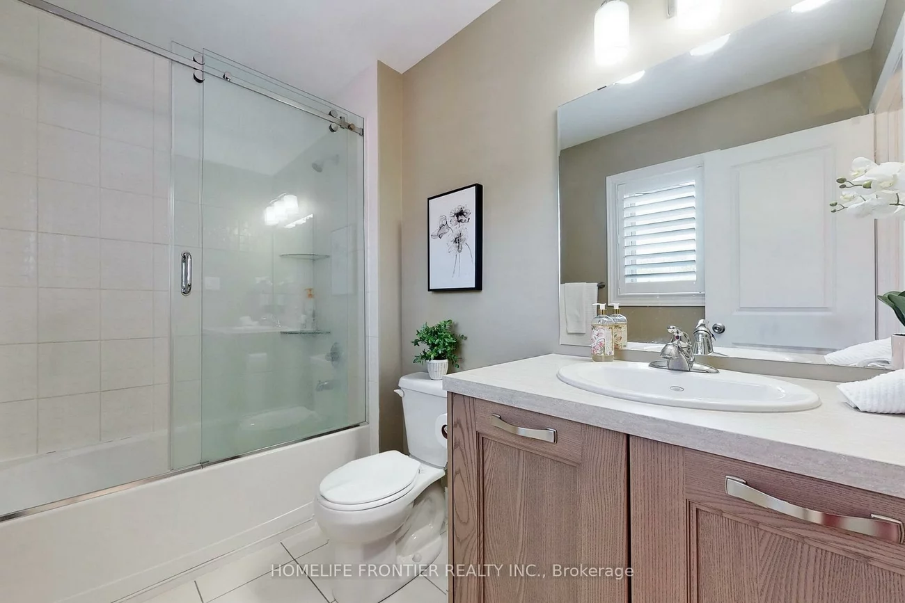 24, Manor Glen, Mt Albert, East Gwillimbury