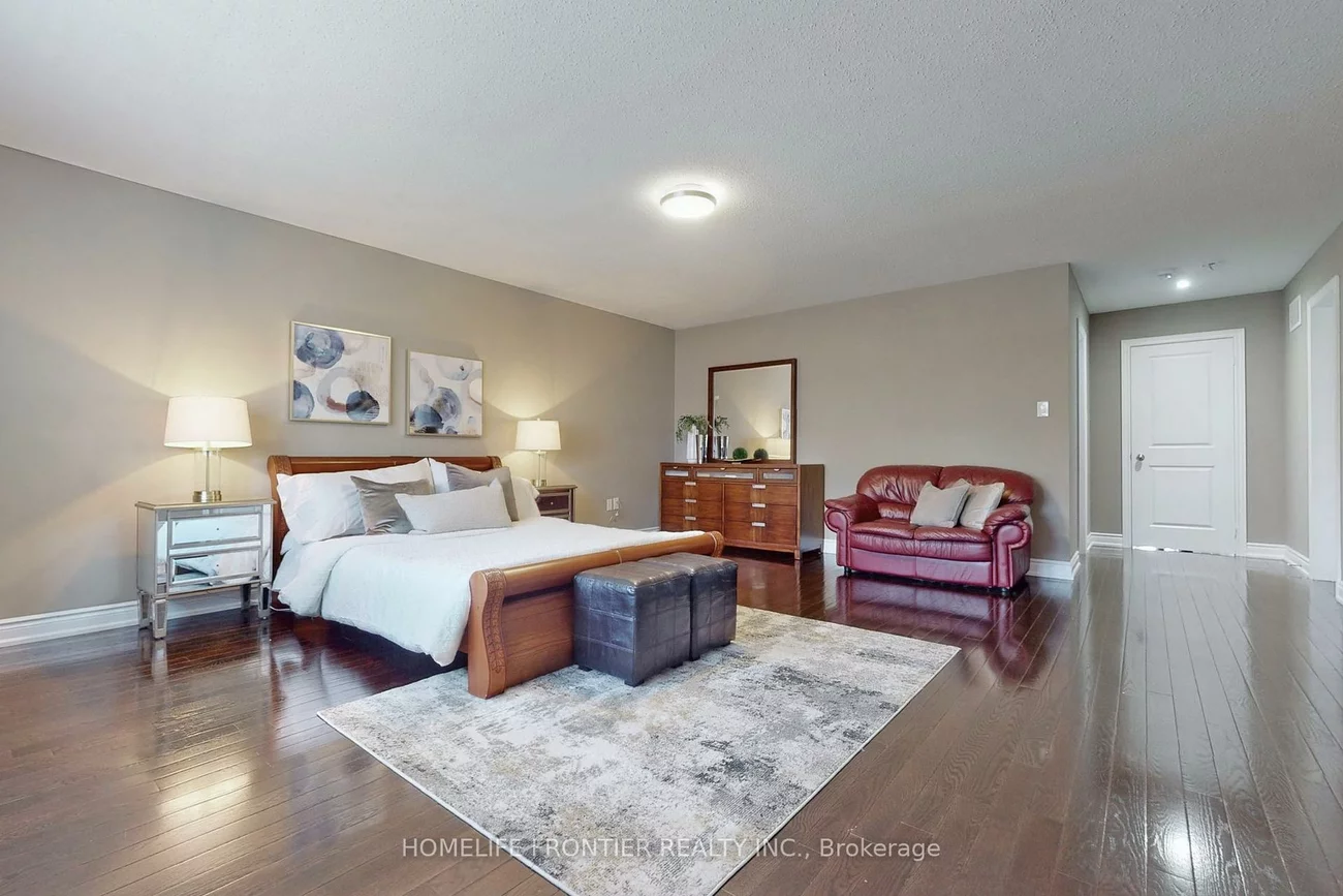 24, Manor Glen, Mt Albert, East Gwillimbury