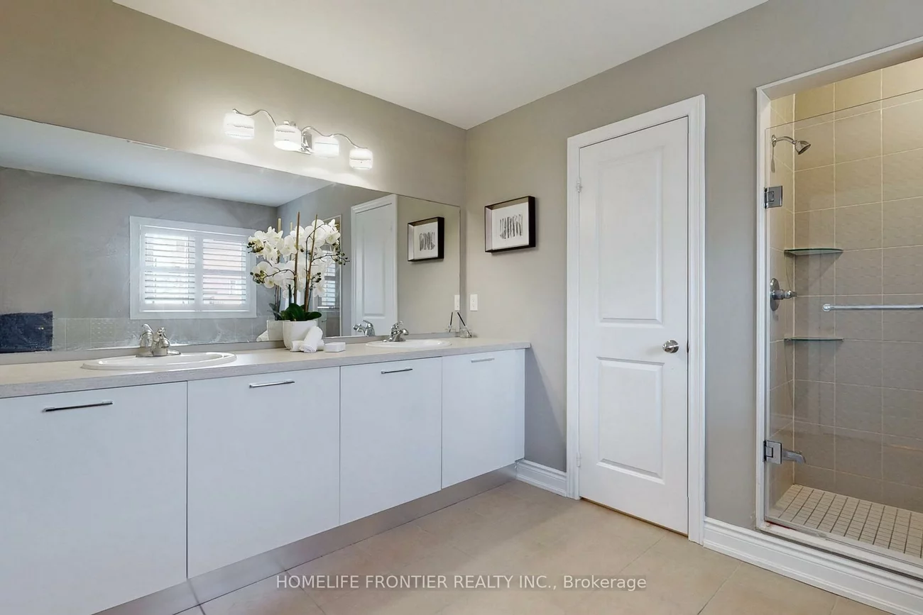 24, Manor Glen, Mt Albert, East Gwillimbury