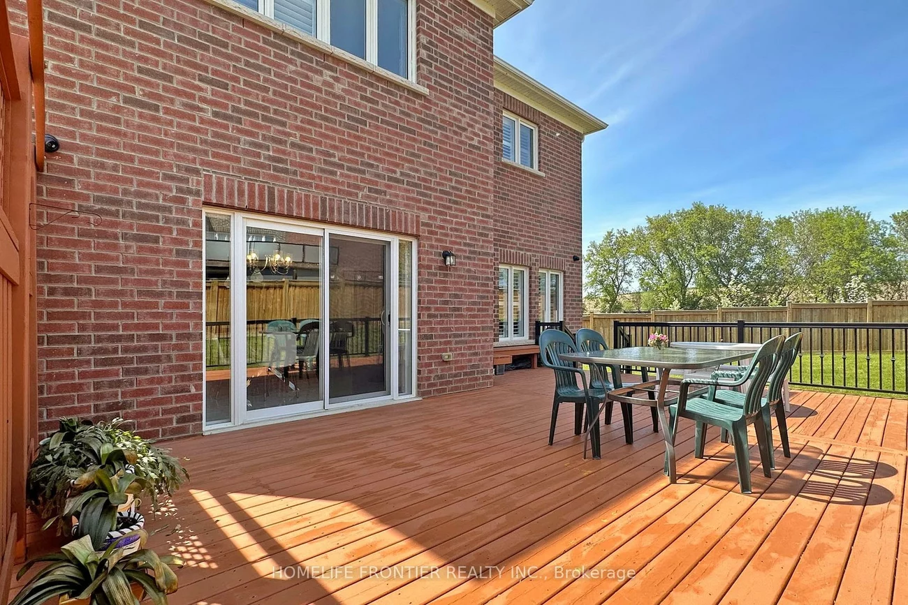 24, Manor Glen, Mt Albert, East Gwillimbury